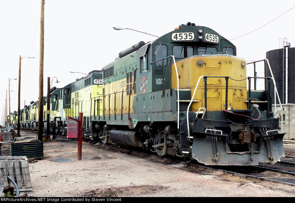 Chicago & Northwestern GP9r #4535 and others